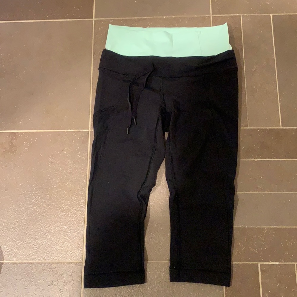 Lululemon Mint Green Waistband Cropped Leggings 6